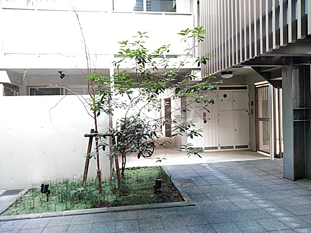 21/22 エントランス