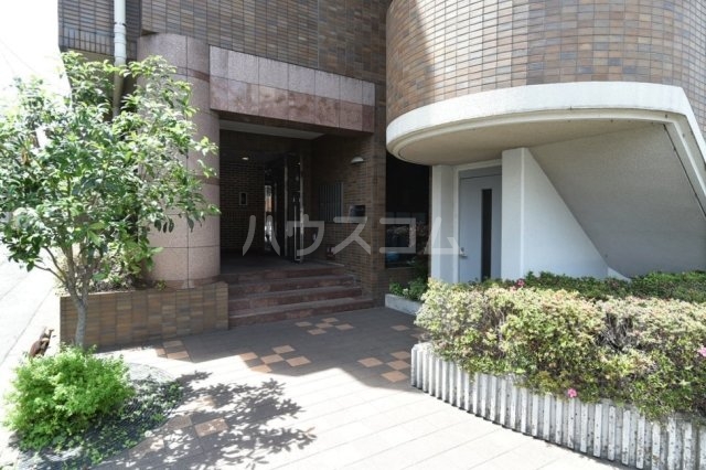 20/23 エントランス