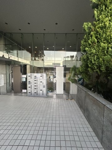 21/28 エントランス