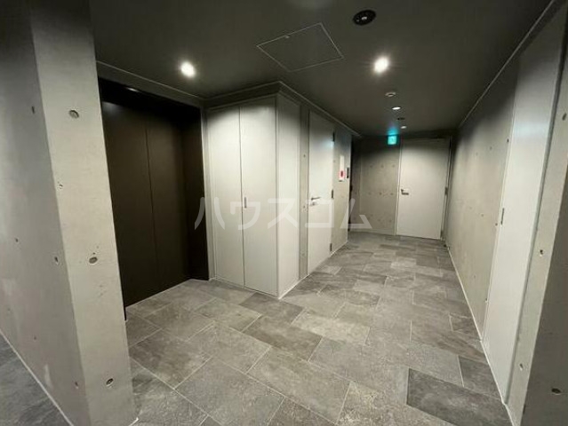 15/23 エントランス