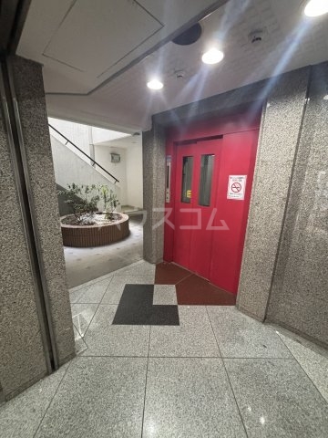 20/30 エントランス