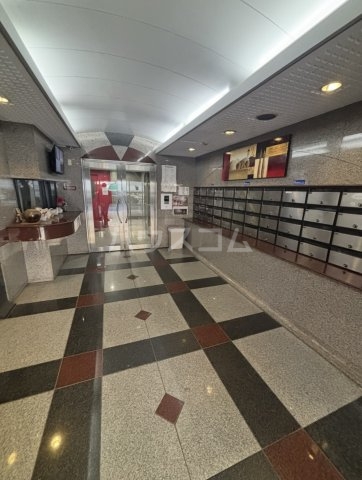 19/30 エントランス