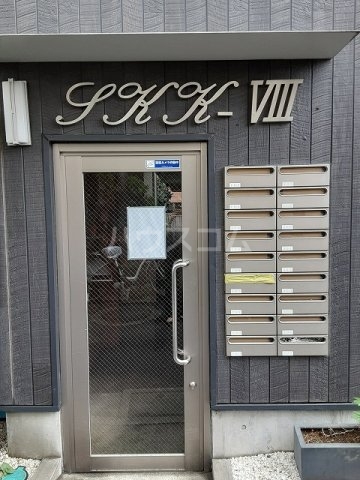 27/30 エントランス