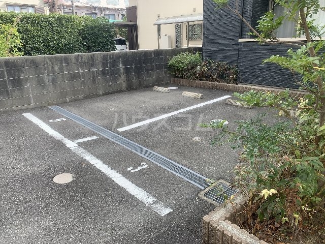 26/30 駐車場