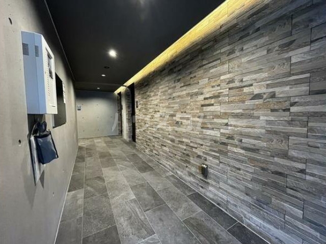 15/23 エントランス