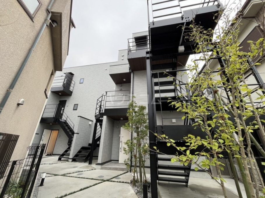 24/30 エントランス