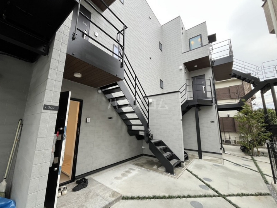 24/30 エントランス