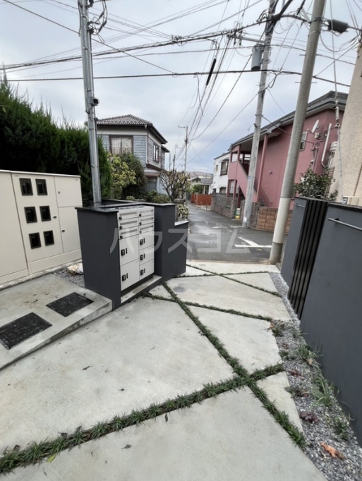 25/30 エントランス