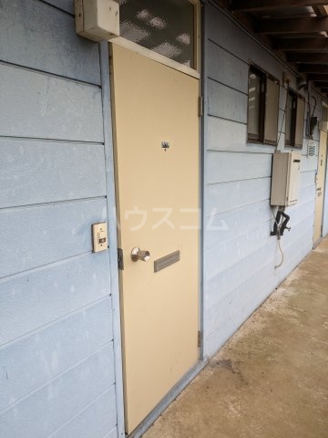 27/30 エントランス