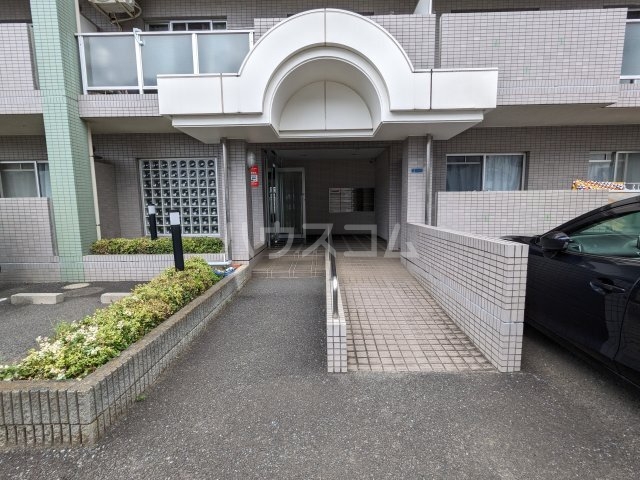 23/30 エントランス