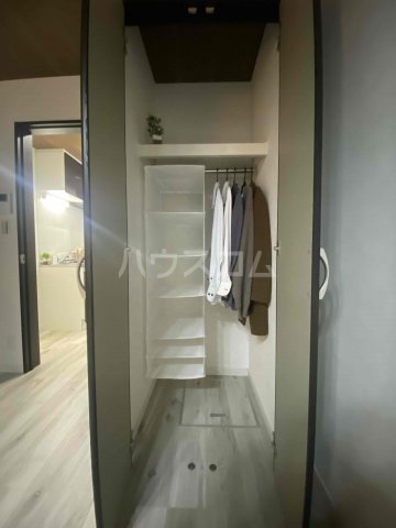 20/21 エントランス