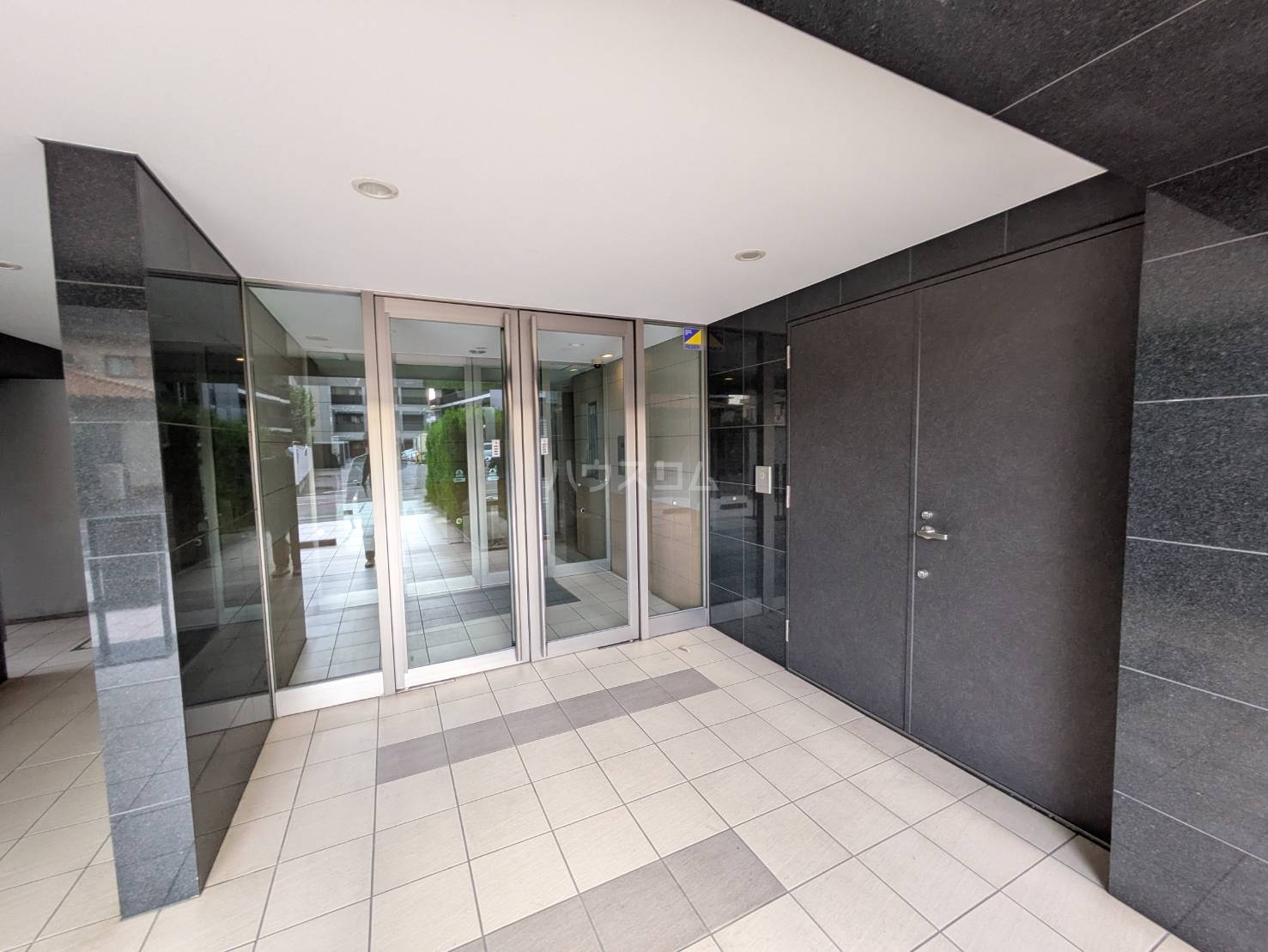 2/3 エントランス