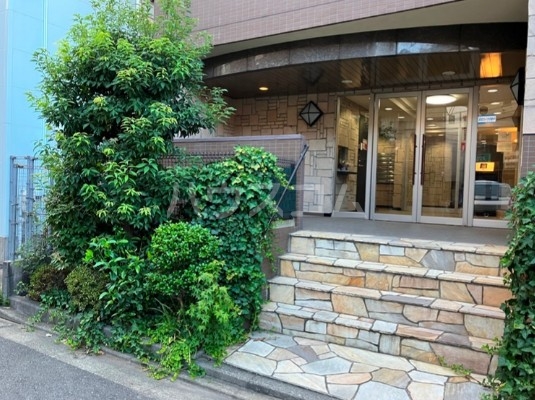 15/23 エントランス