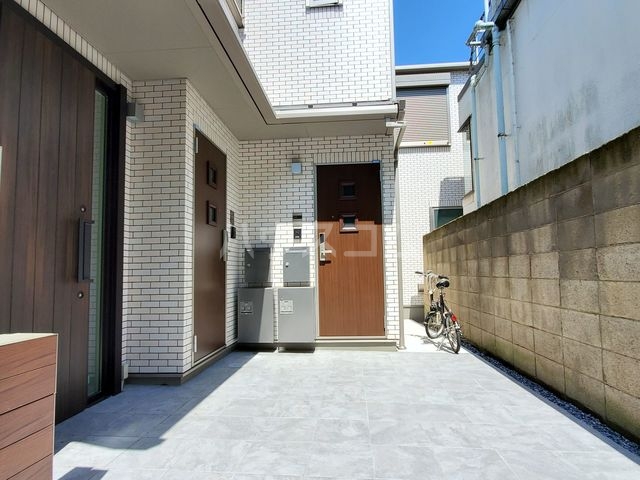 2/3 エントランス