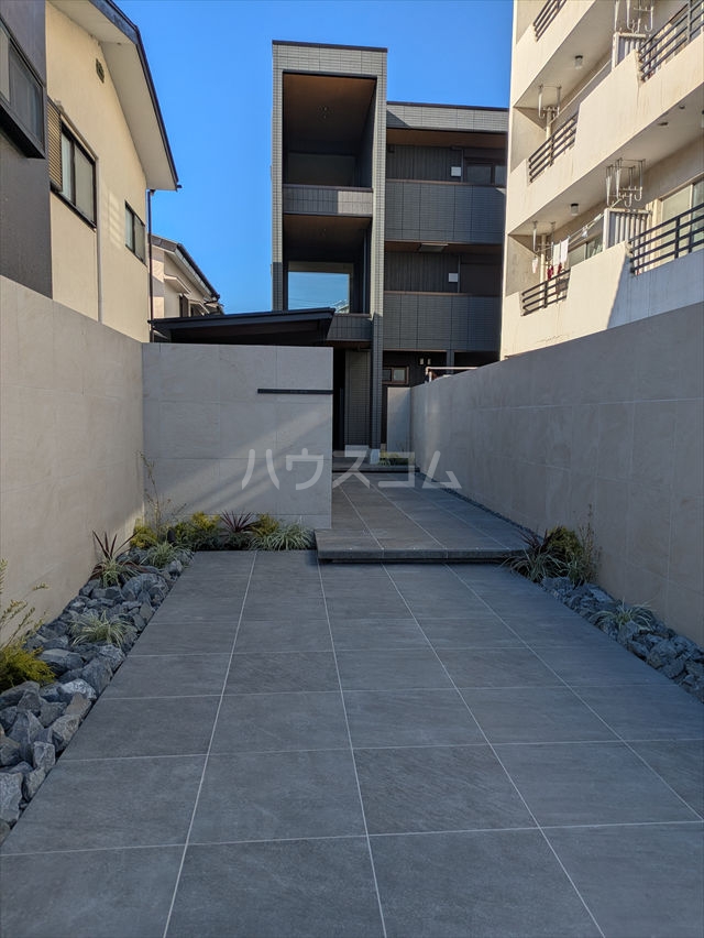 22/30 エントランス