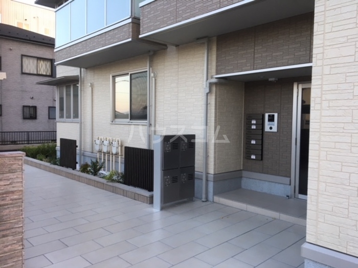 13/19 エントランス