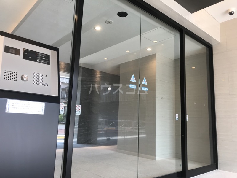 13/18 エントランス