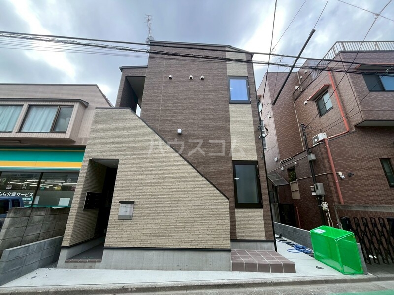 16/21 エントランス