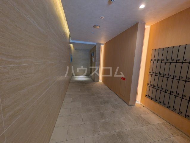 21/30 エントランス