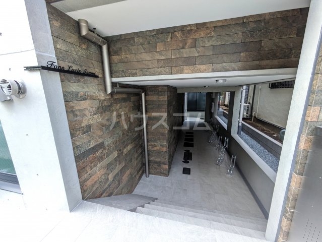 26/29 エントランス