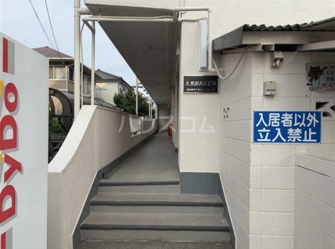 18/21 エントランス