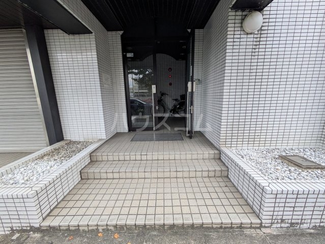 2/4 エントランス