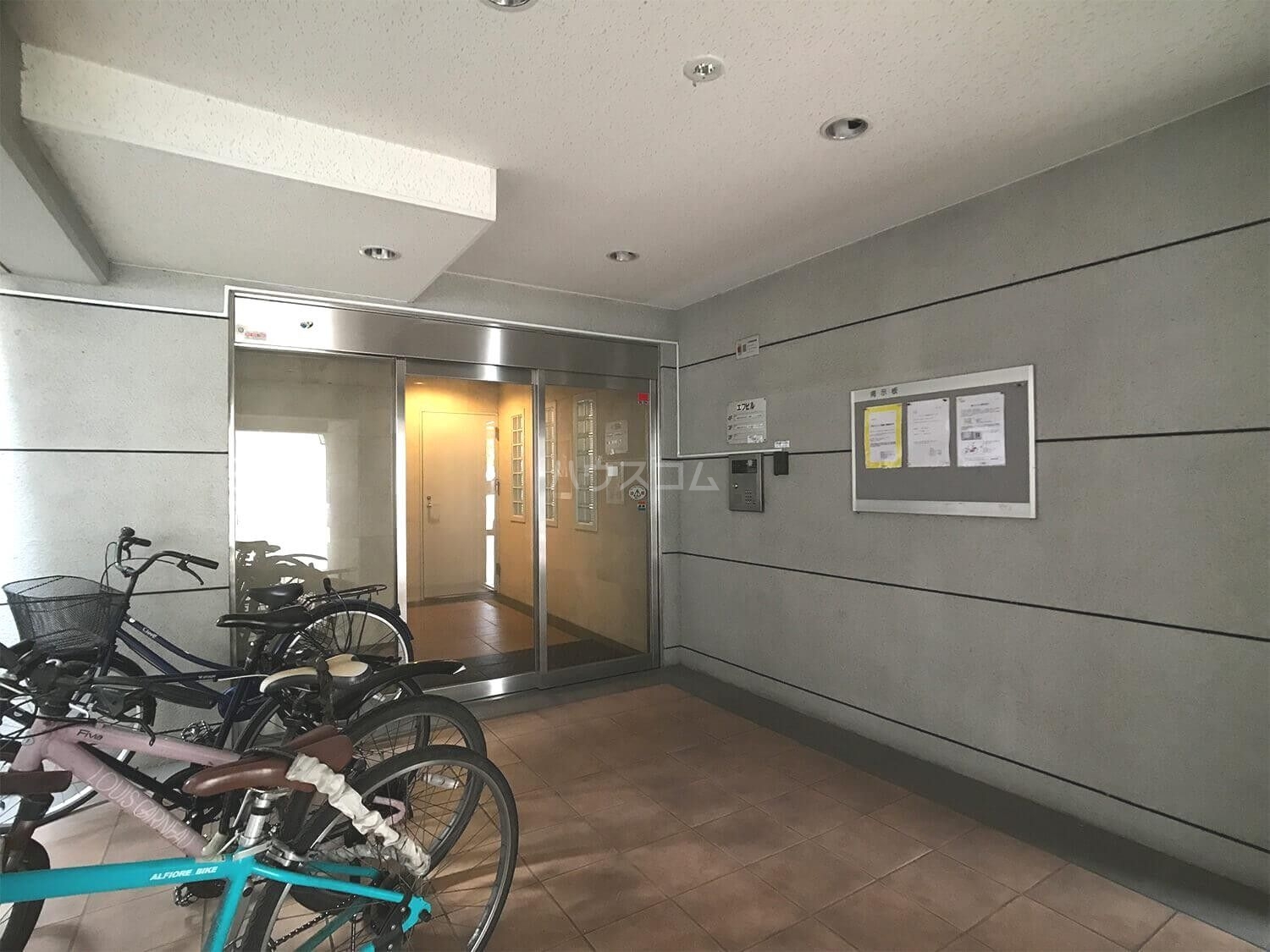 14/15 エントランス