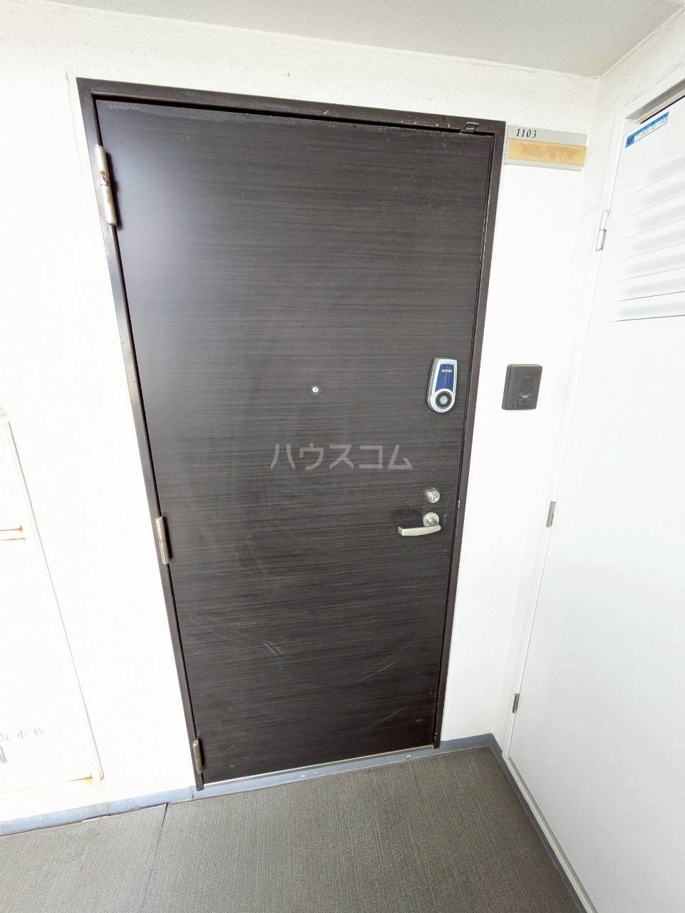 24/30 エントランス