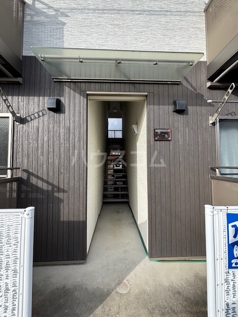 18/26 エントランス