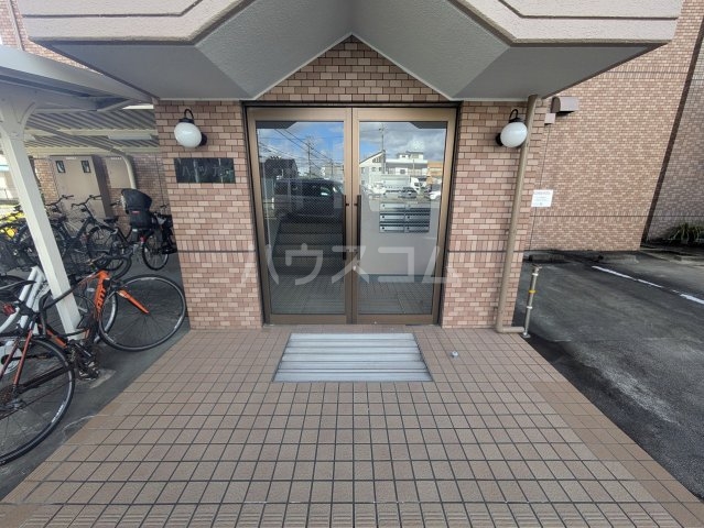 28/30 エントランス