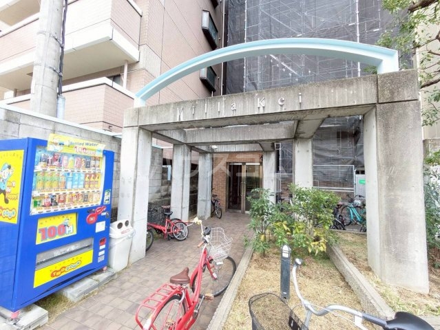 17/27 エントランス