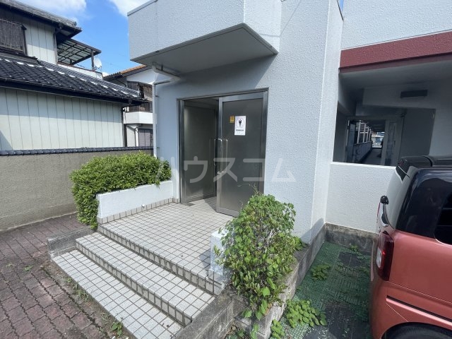 21/30 エントランス