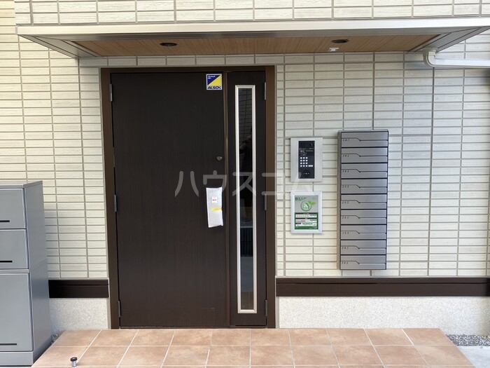 18/18 エントランス