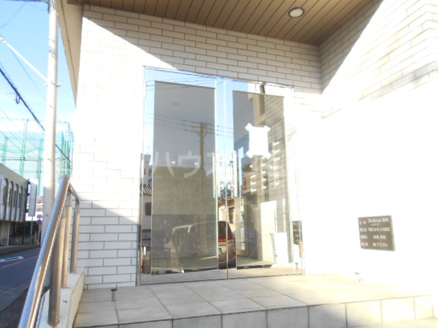 19/30 エントランス