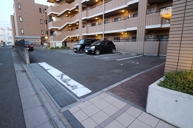 18/26 駐車場