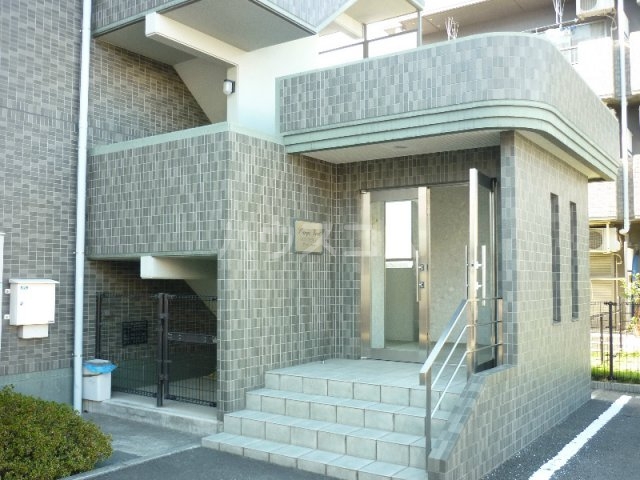 19/30 エントランス