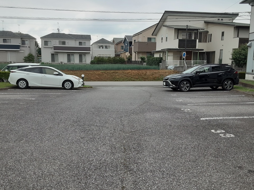 2/5 駐車場