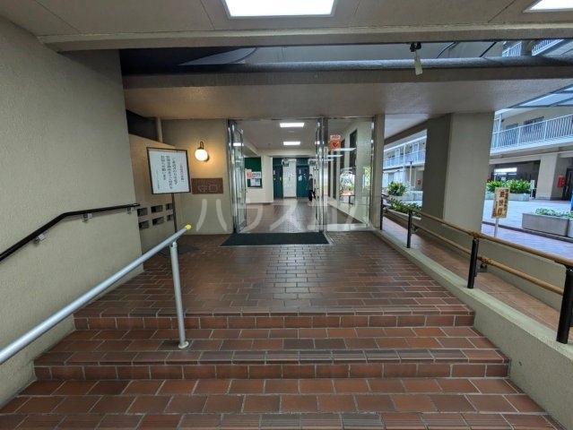 26/30 エントランス