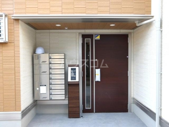 18/28 エントランス