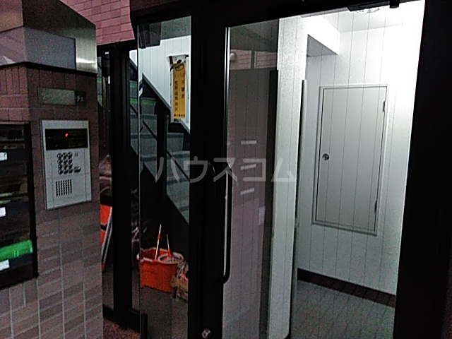 26/30 エントランス