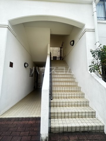 28/30 エントランス