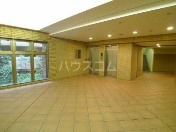 21/22 エントランス