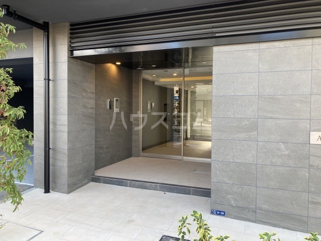 22/26 エントランス