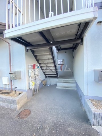 23/30 エントランス