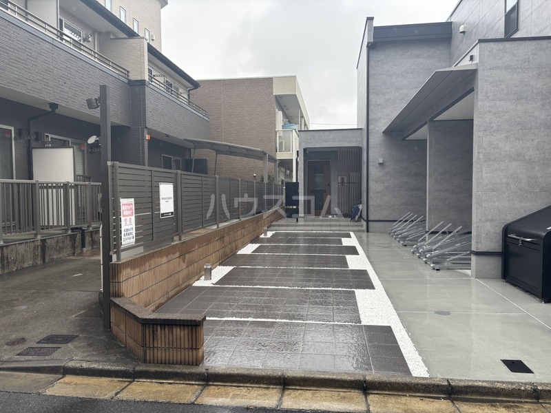 23/30 駐車場