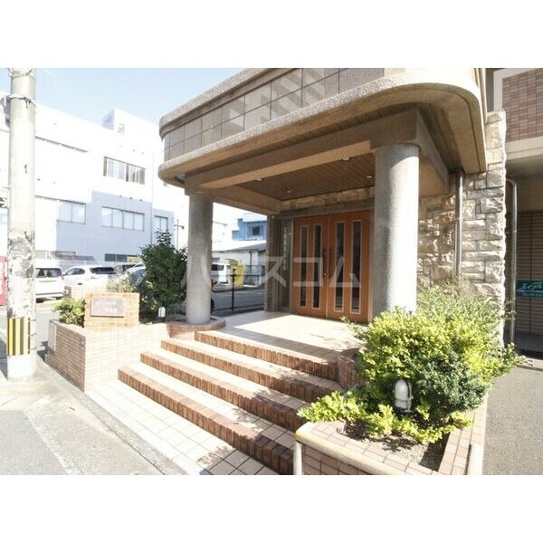 13/17 エントランス