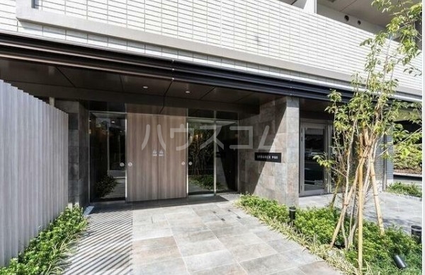 16/19 エントランス