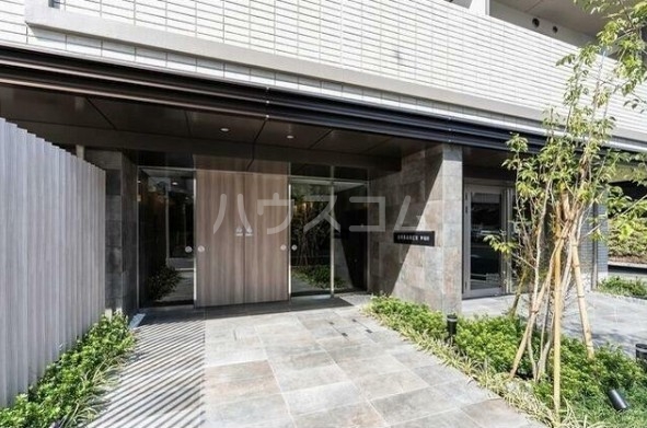 16/19 エントランス