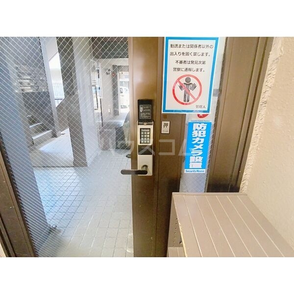 16/20 エントランス