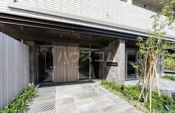 16/19 エントランス